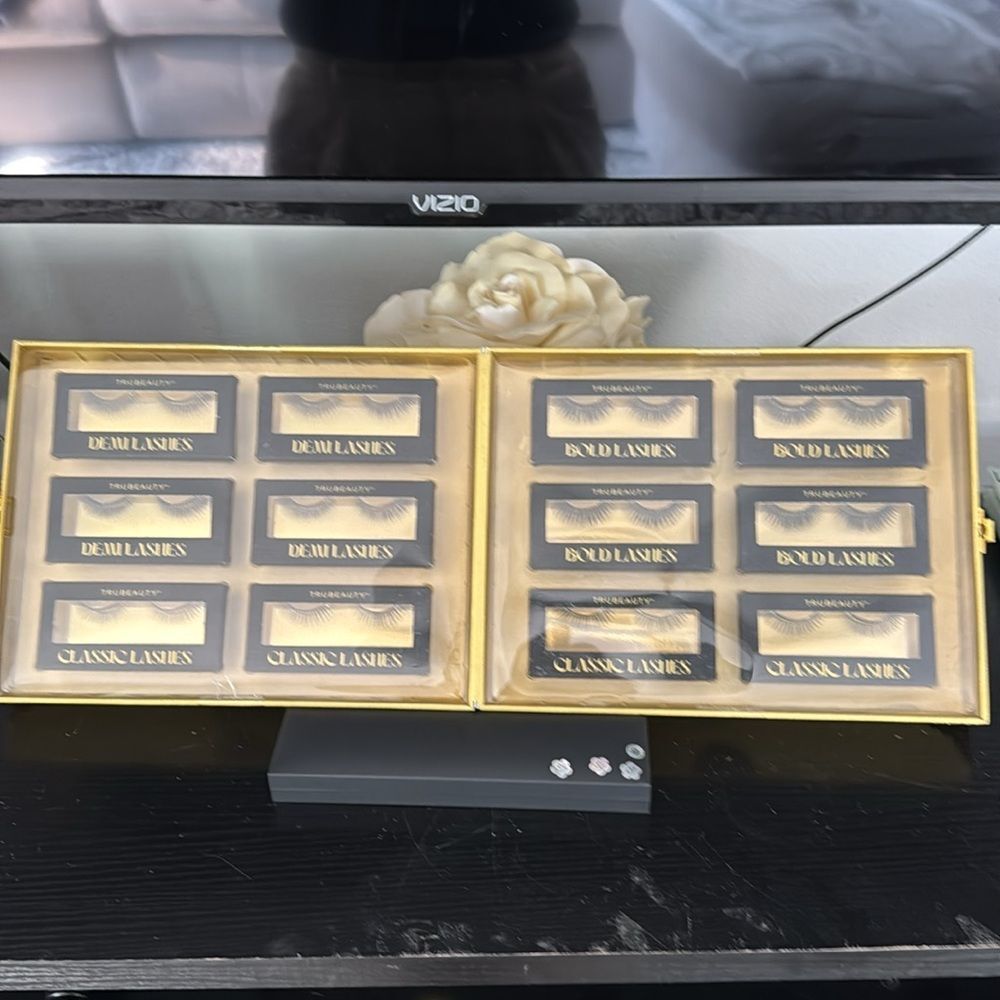 TruBeauty Limited Edition 12 sets Lashes Vault Black Demi, Classic and Bold